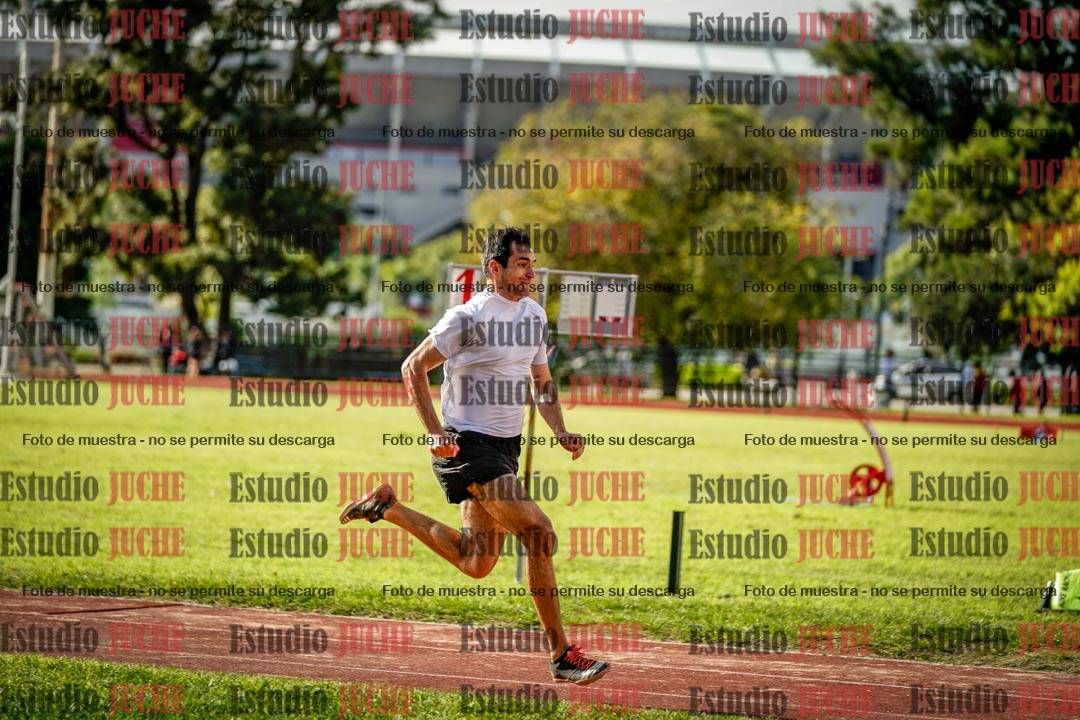 Fotos del salto en largo de varones