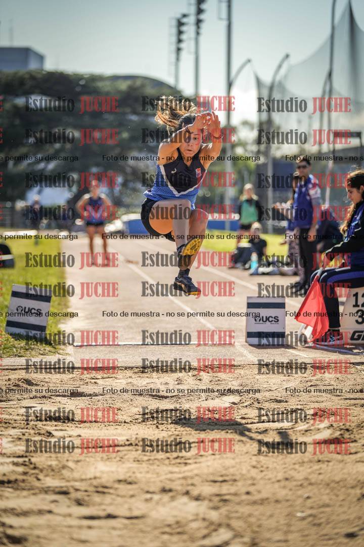 Fotos del salto en largo de mujeres