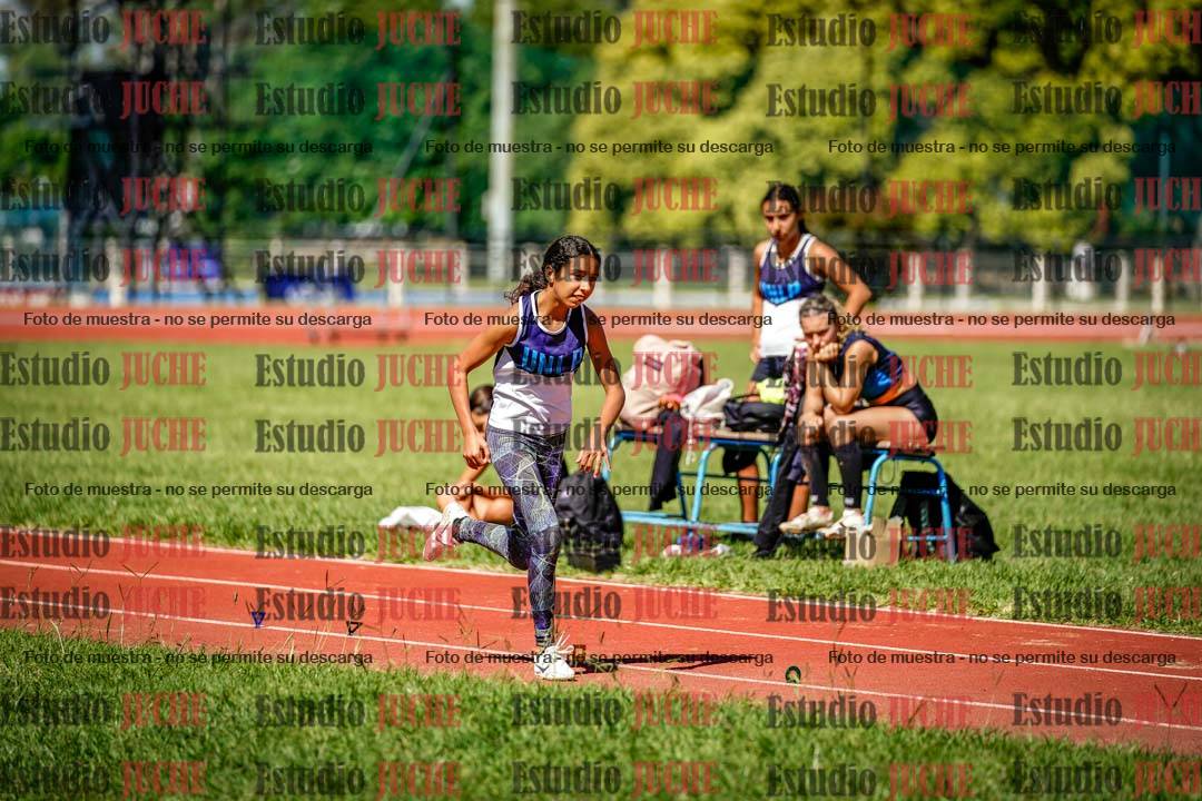 Fotos del salto en largo de mujeres