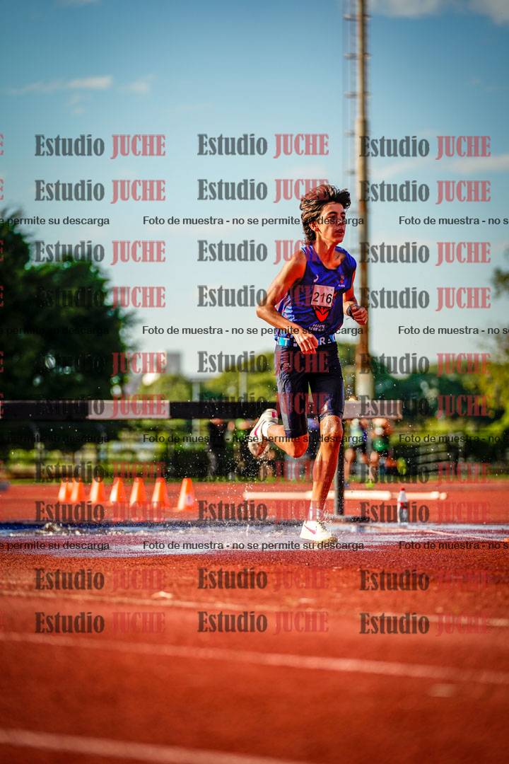 Fotos de los 2000 m con obstáculos de varones