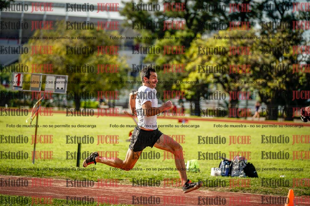 Fotos del salto en largo de varones