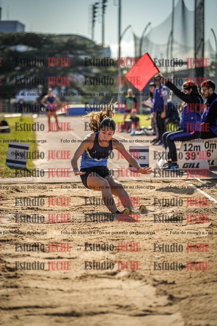 Fotos del salto en largo de mujeres