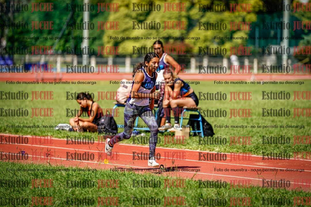 Fotos del salto en largo de mujeres