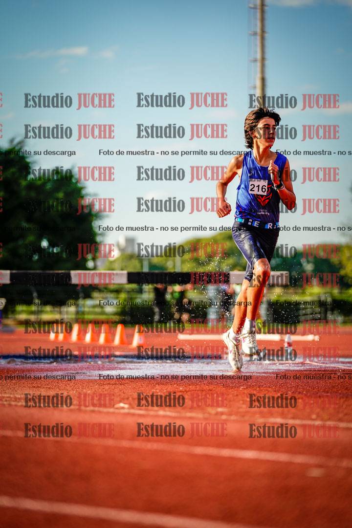 Fotos de los 2000 m con obstáculos de varones
