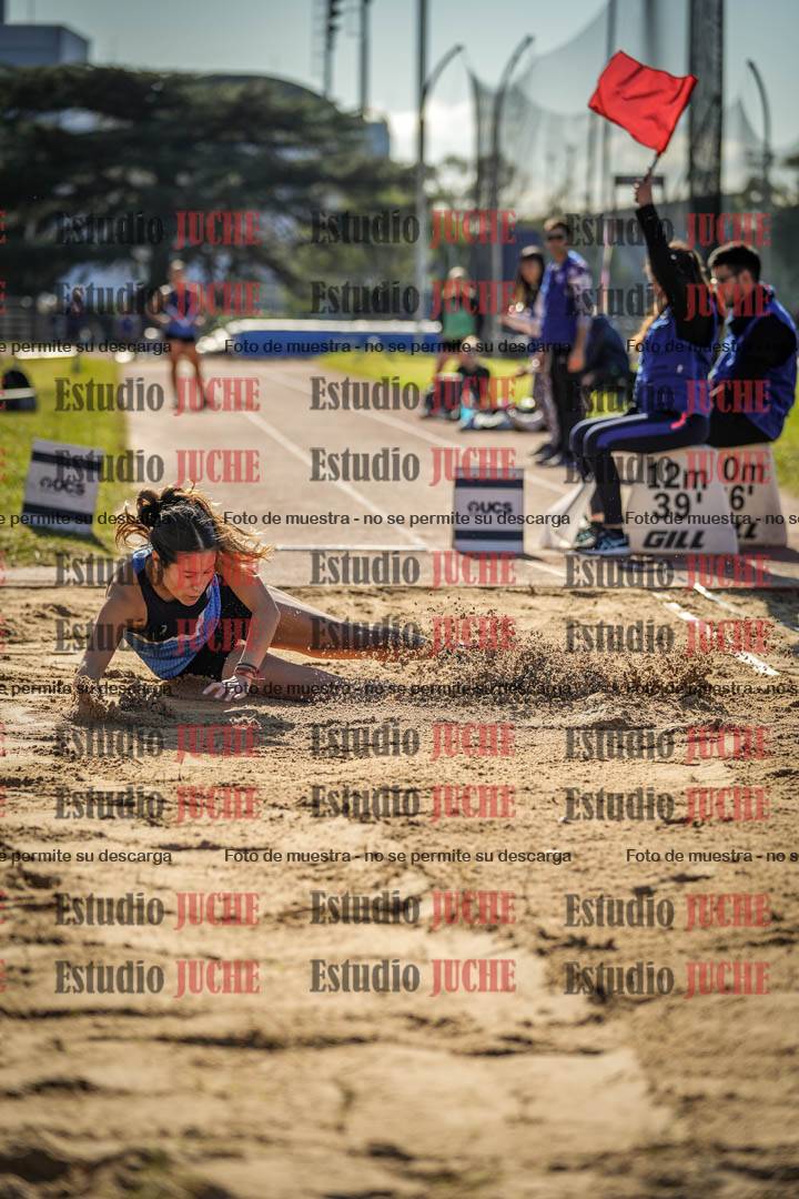 Fotos del salto en largo de mujeres