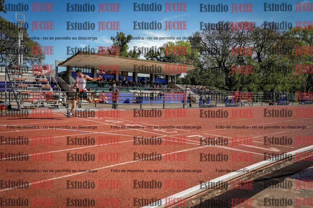 Fotos de los 400 m con vallas de varones