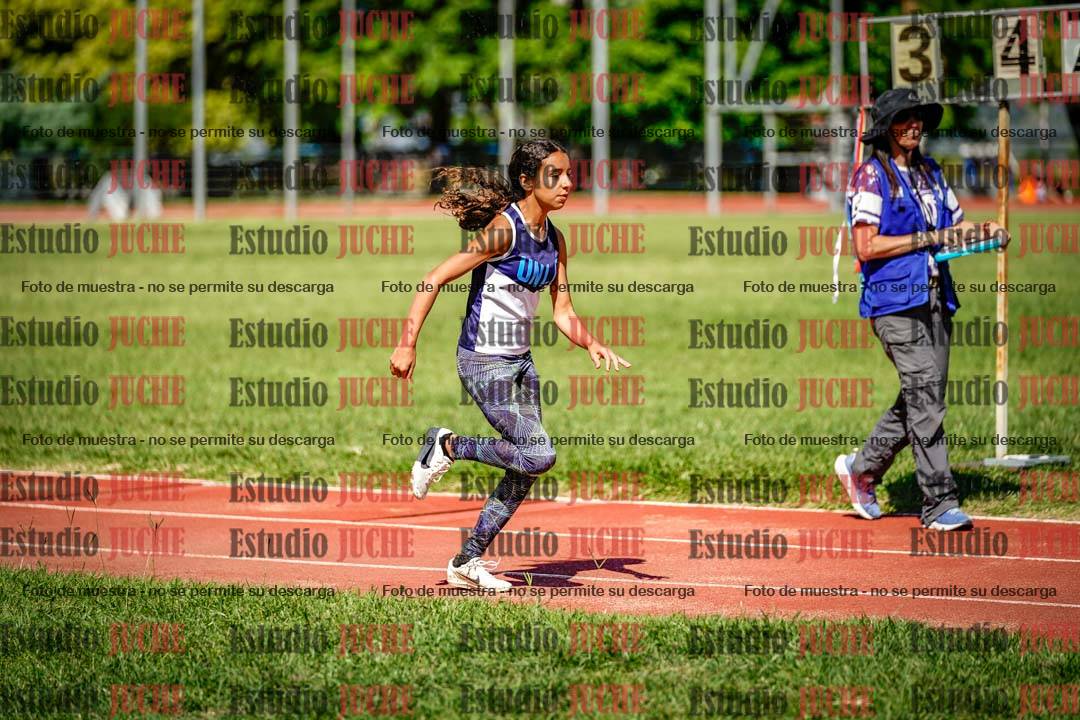 Fotos del salto en largo de mujeres