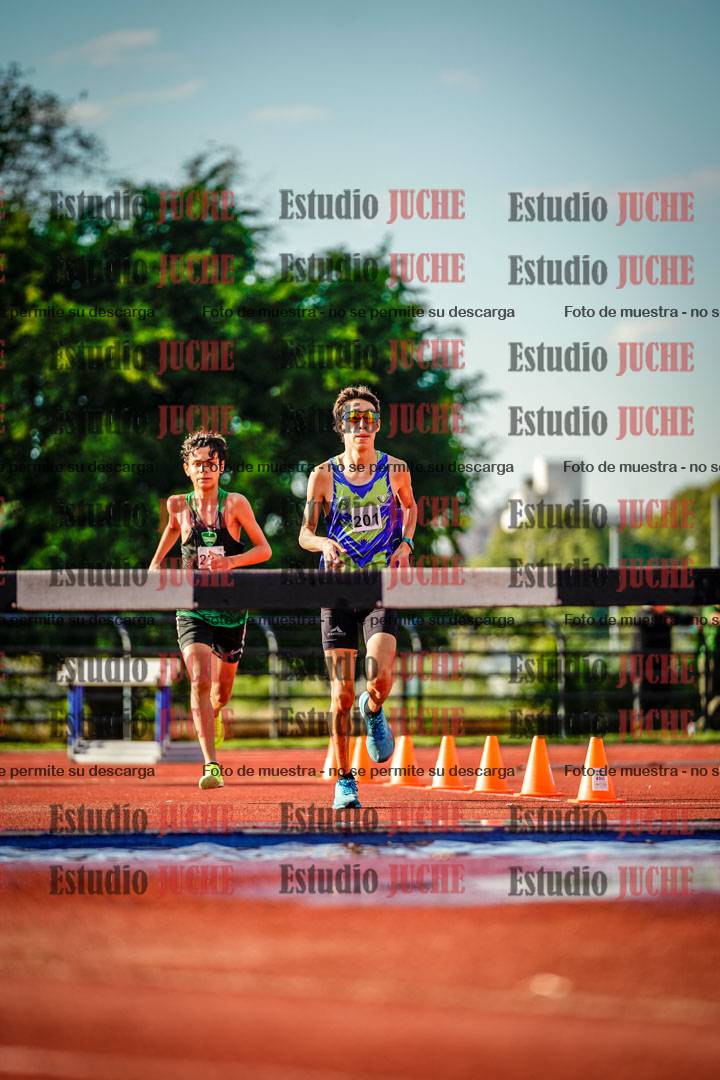 Fotos de los 2000 m con obstáculos de varones