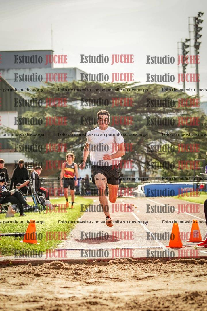 Fotos del salto en largo de varones