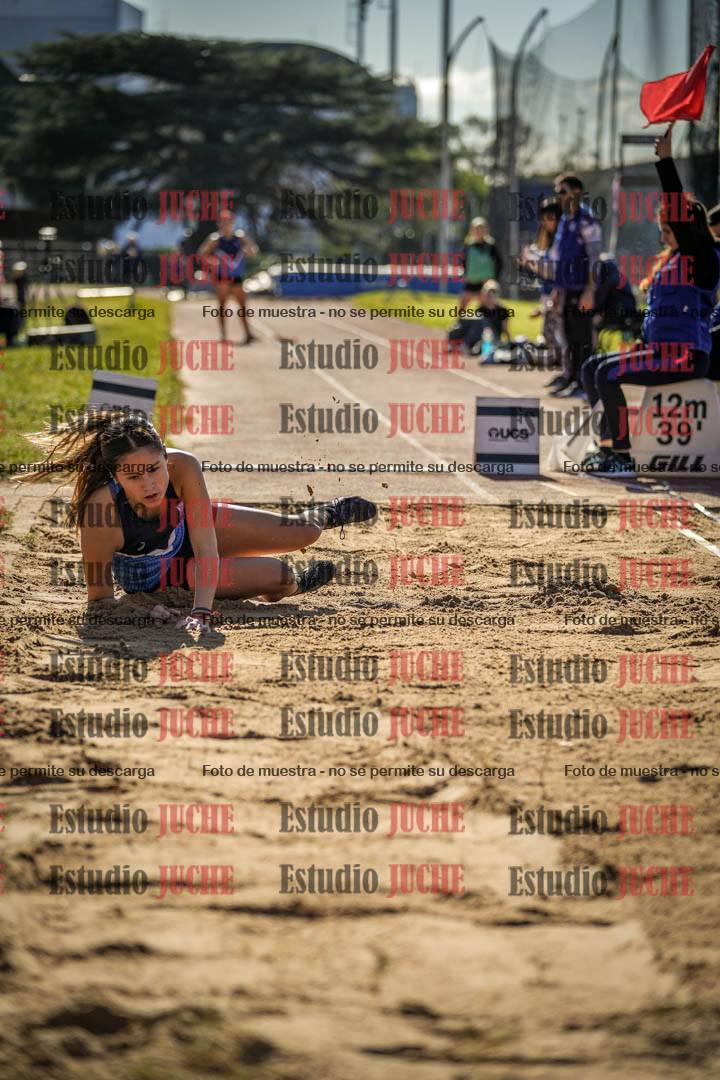 Fotos del salto en largo de mujeres