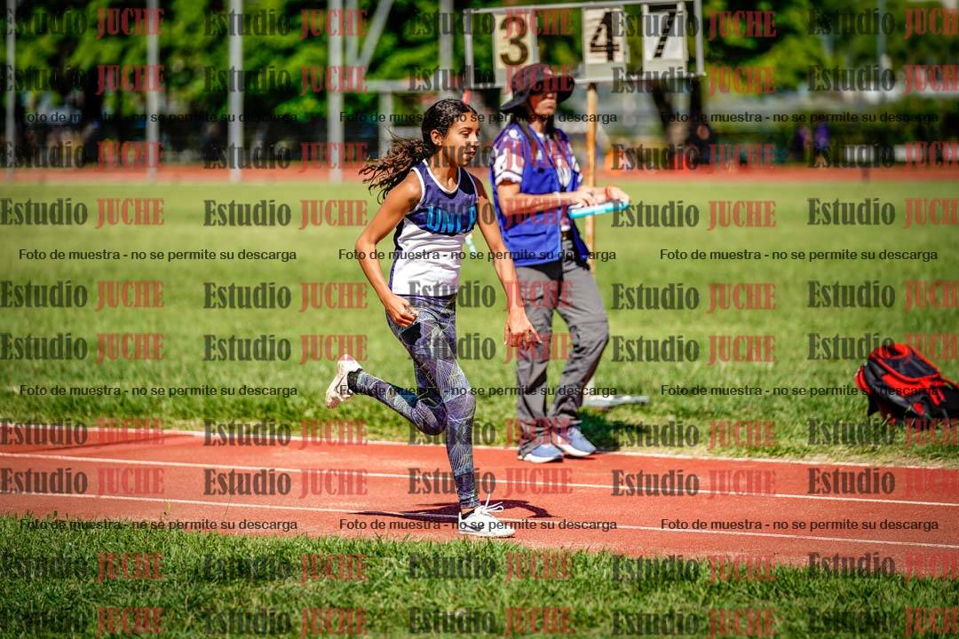 Fotos del salto en largo de mujeres