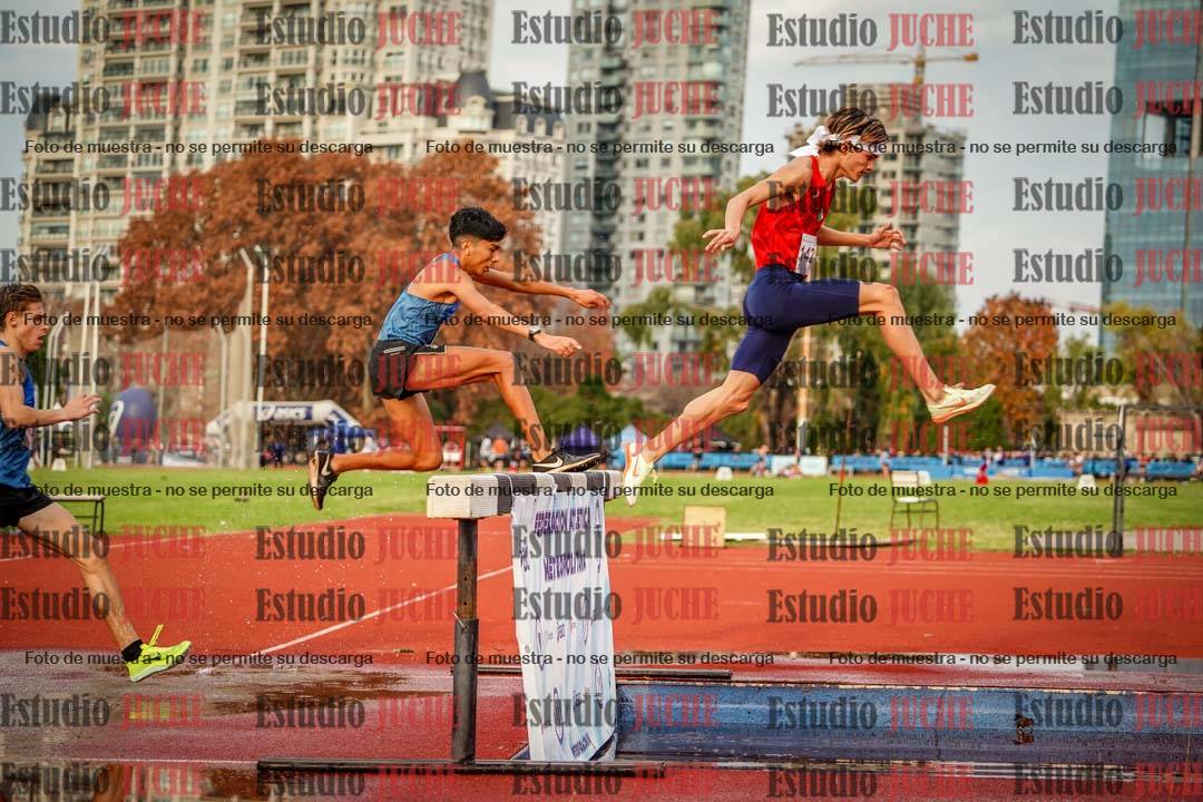 Fotos de los 3000 m con obstáculos de varones