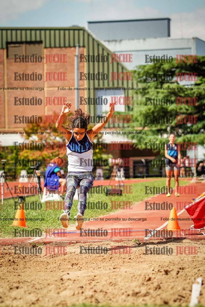 Fotos del salto en largo de mujeres