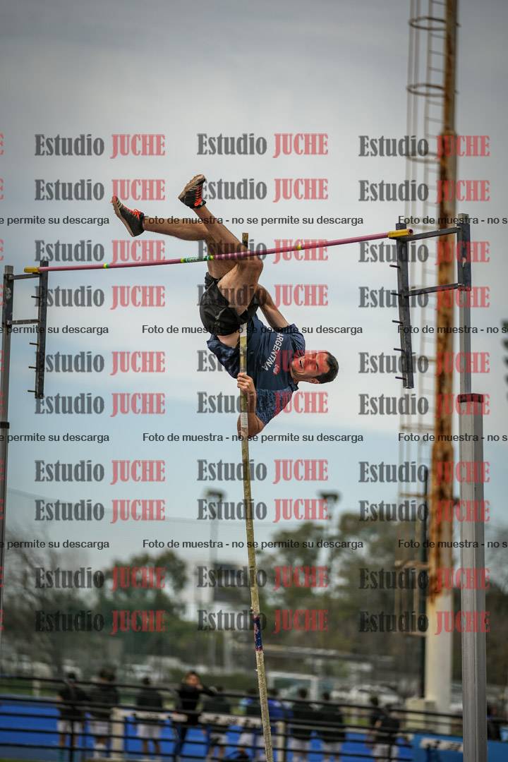 Fotos del salto con garrocha de varones