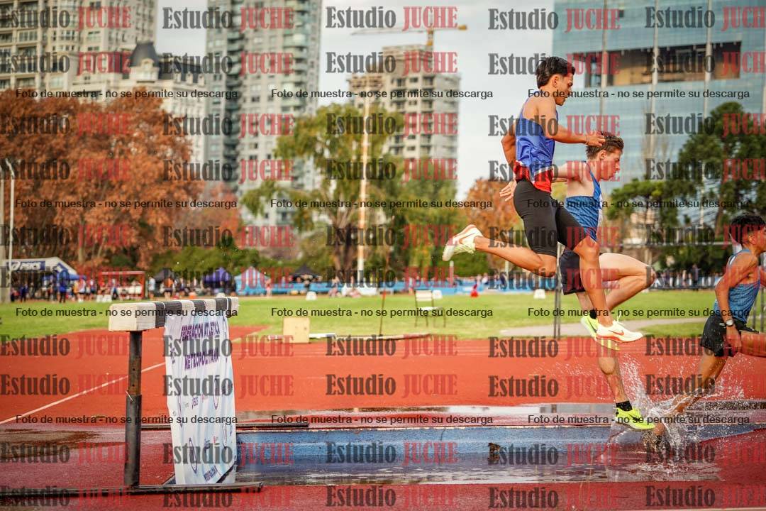 Fotos de los 3000 m con obstáculos de varones