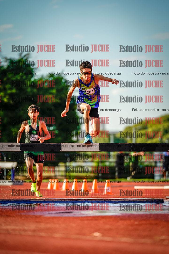 Fotos de los 2000 m con obstáculos de varones