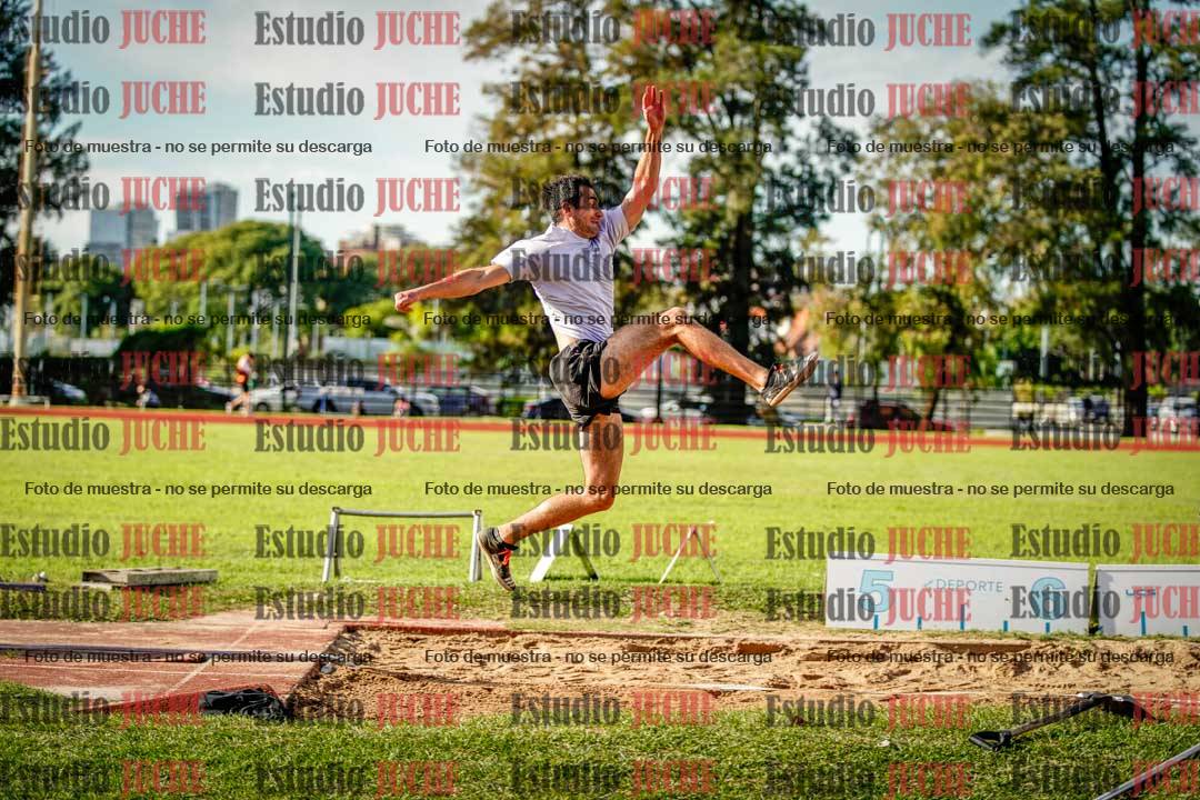 Fotos del salto en largo de varones