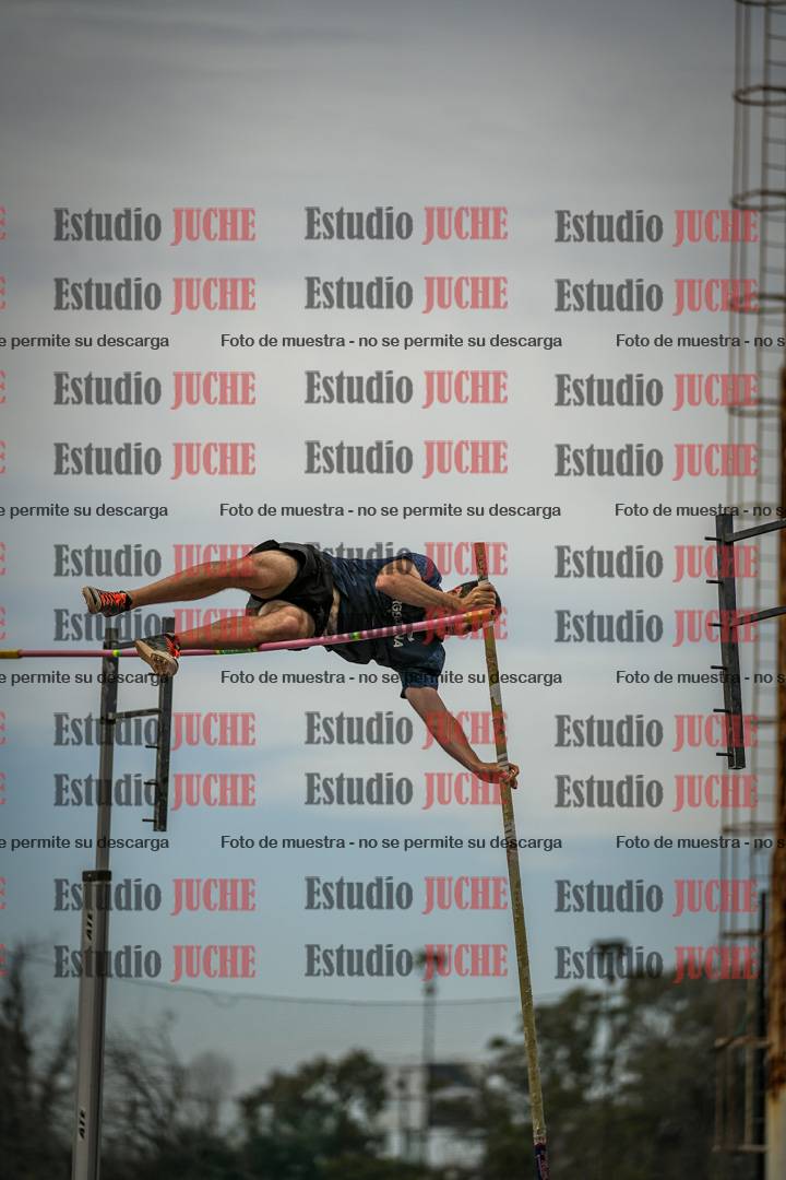 Fotos del salto con garrocha de varones