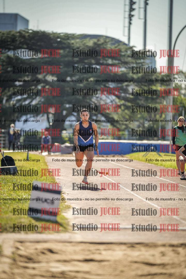 Fotos del salto en largo de mujeres