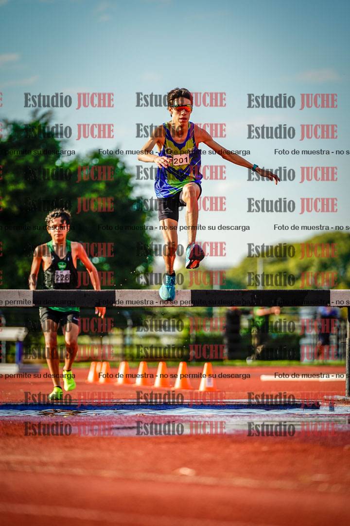 Fotos de los 2000 m con obstáculos de varones
