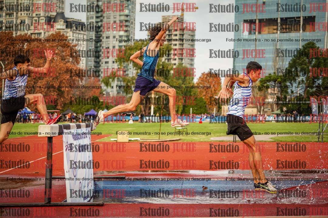 Fotos de los 3000 m con obstáculos de varones