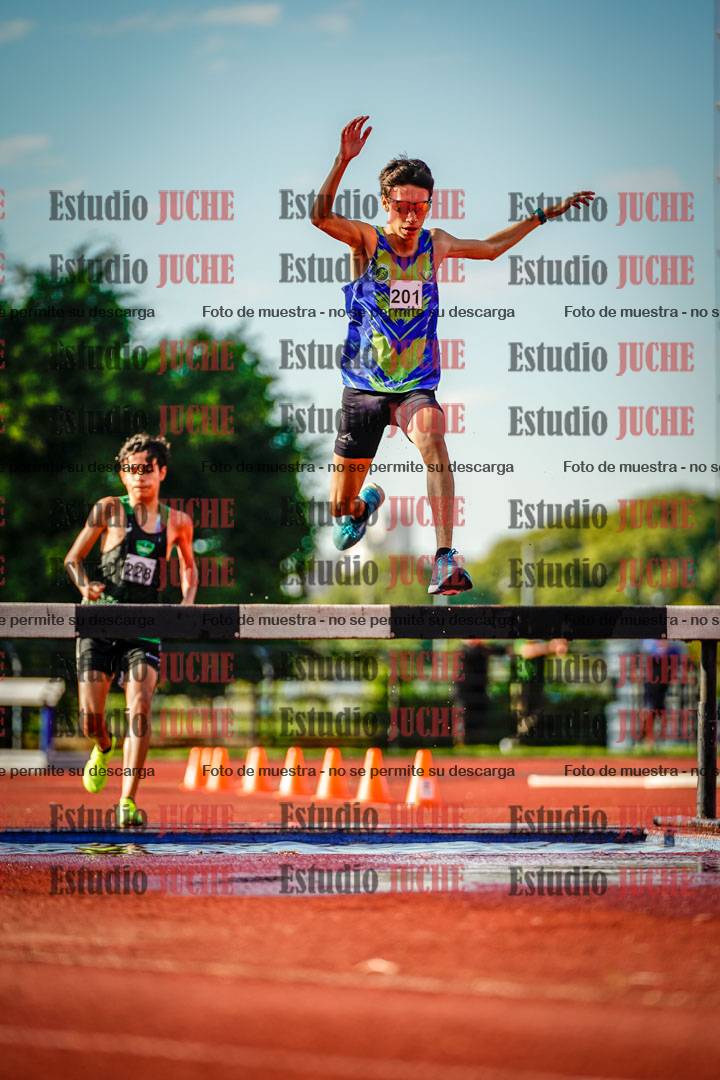 Fotos de los 2000 m con obstáculos de varones