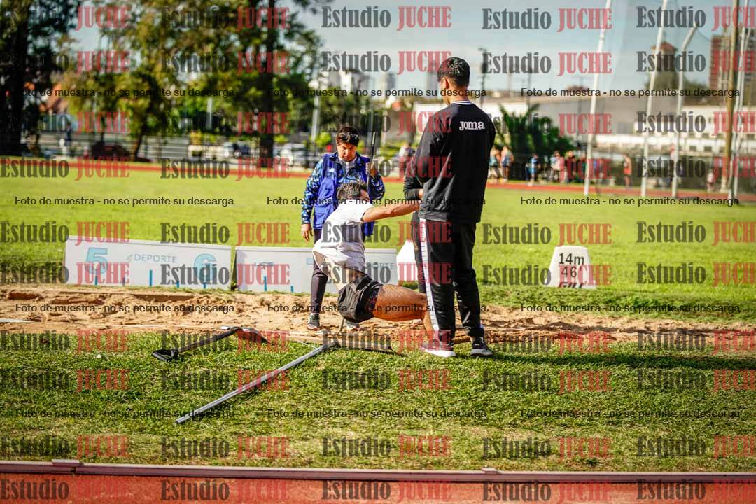 Fotos del salto en largo de varones