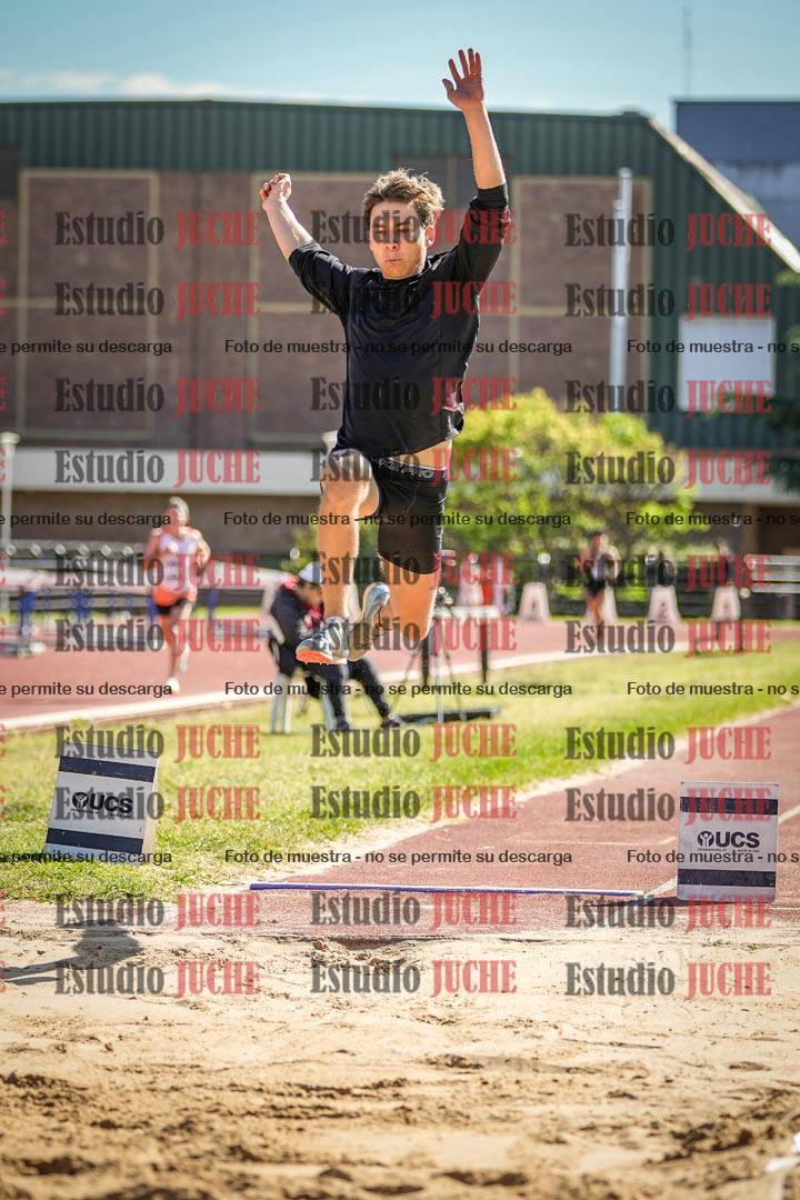 Fotos del salto en largo de varones