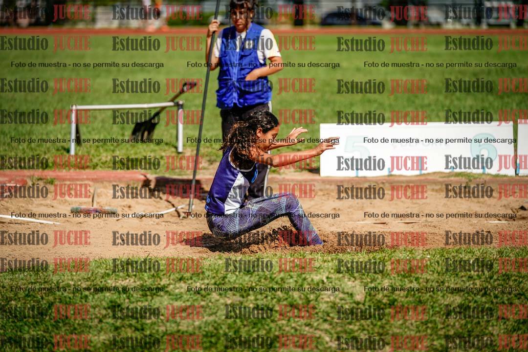 Fotos del salto en largo de mujeres