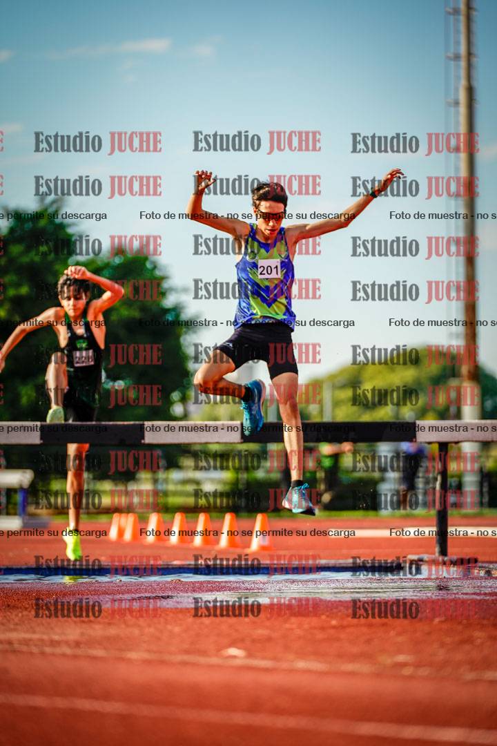 Fotos de los 2000 m con obstáculos de varones