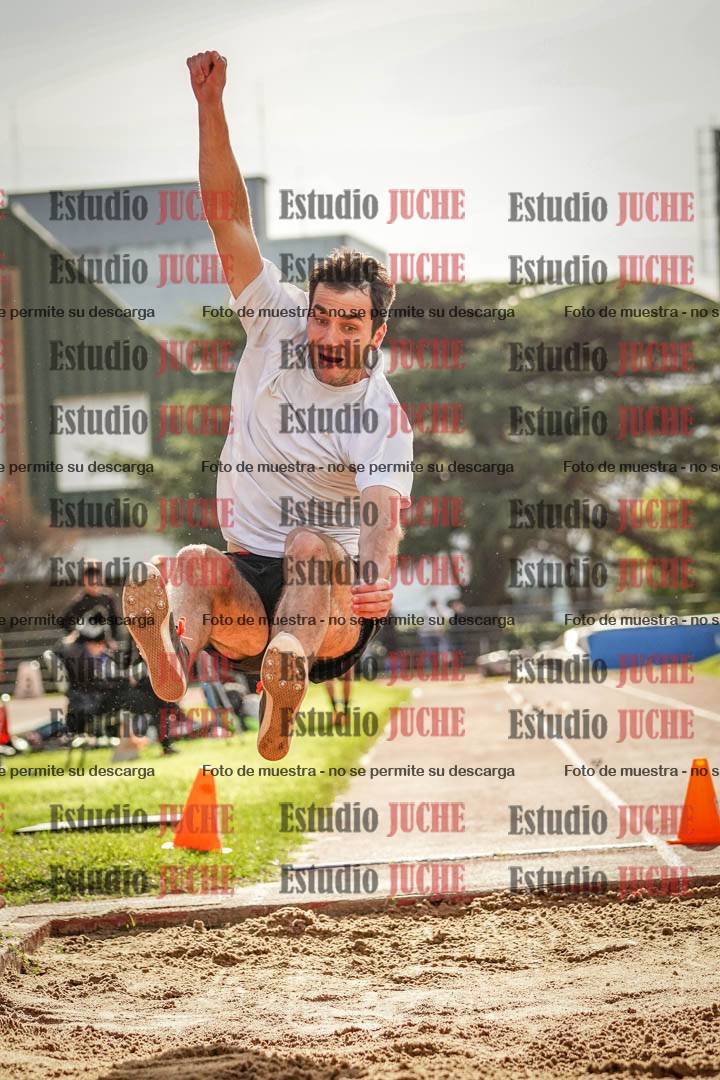 Fotos del salto en largo de varones