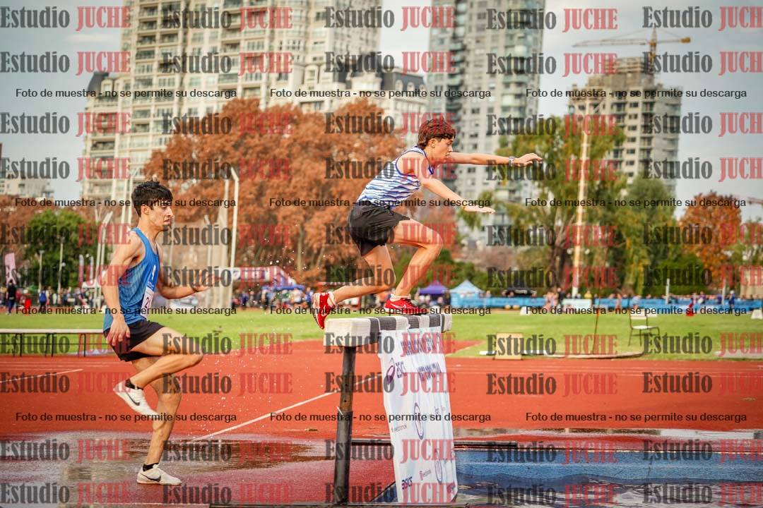 Fotos de los 3000 m con obstáculos de varones
