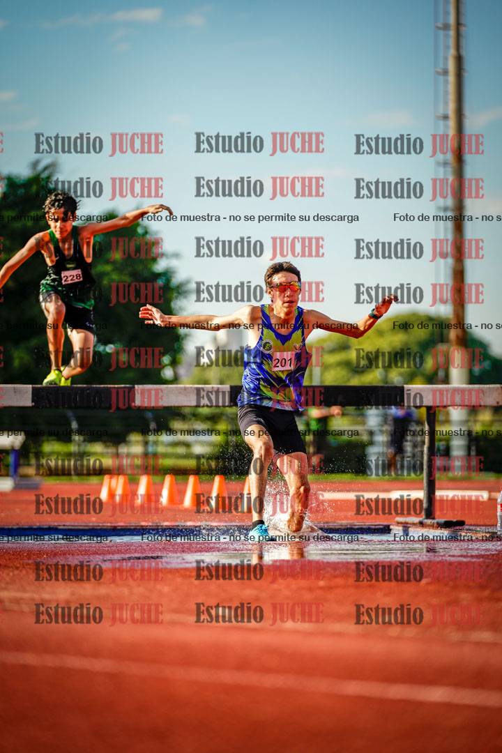 Fotos de los 2000 m con obstáculos de varones
