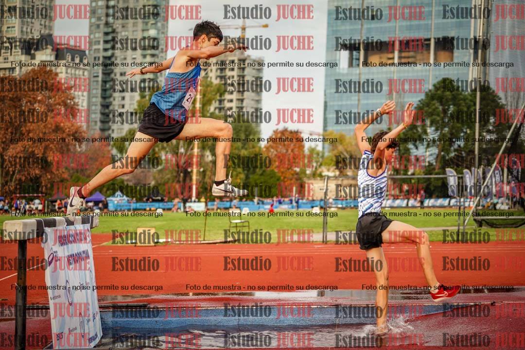 Fotos de los 3000 m con obstáculos de varones