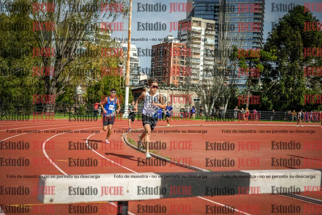 Fotos de los 1500 m con obstáculos de varones