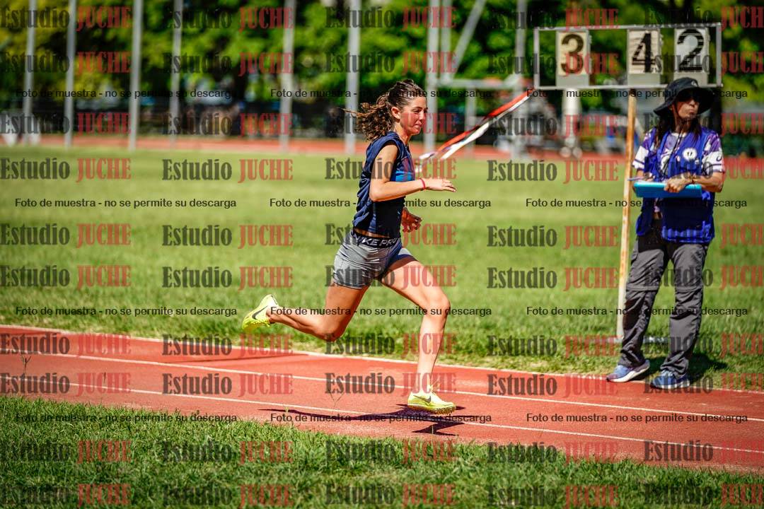 Fotos del salto en largo de mujeres