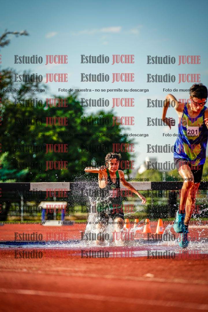Fotos de los 2000 m con obstáculos de varones