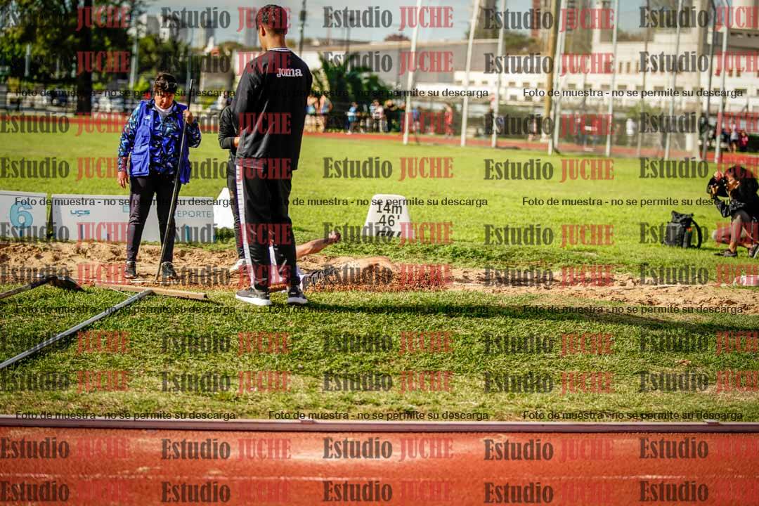 Fotos del salto en largo de varones