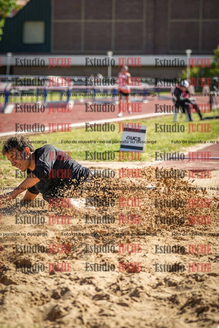 Fotos del salto en largo de varones