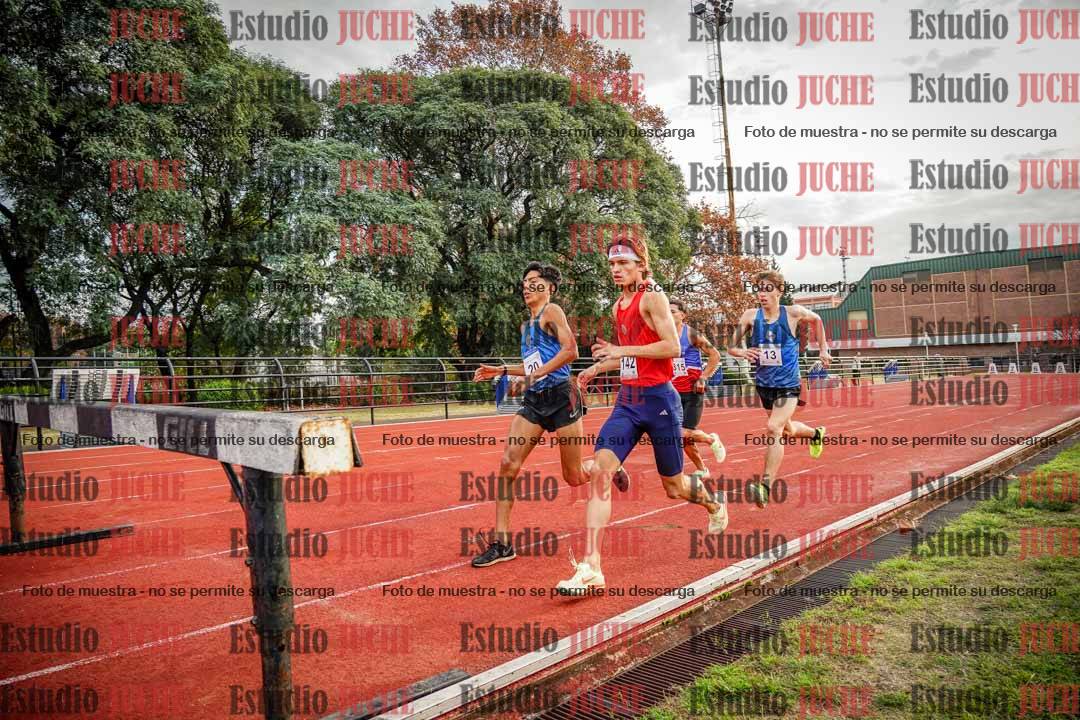 Fotos de los 3000 m con obstáculos de varones