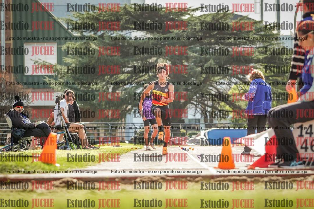 Fotos del salto en largo de varones