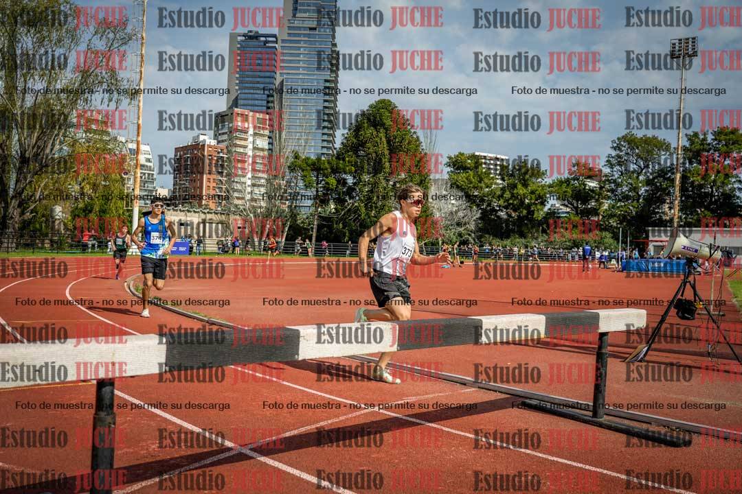 Fotos de los 1500 m con obstáculos de varones