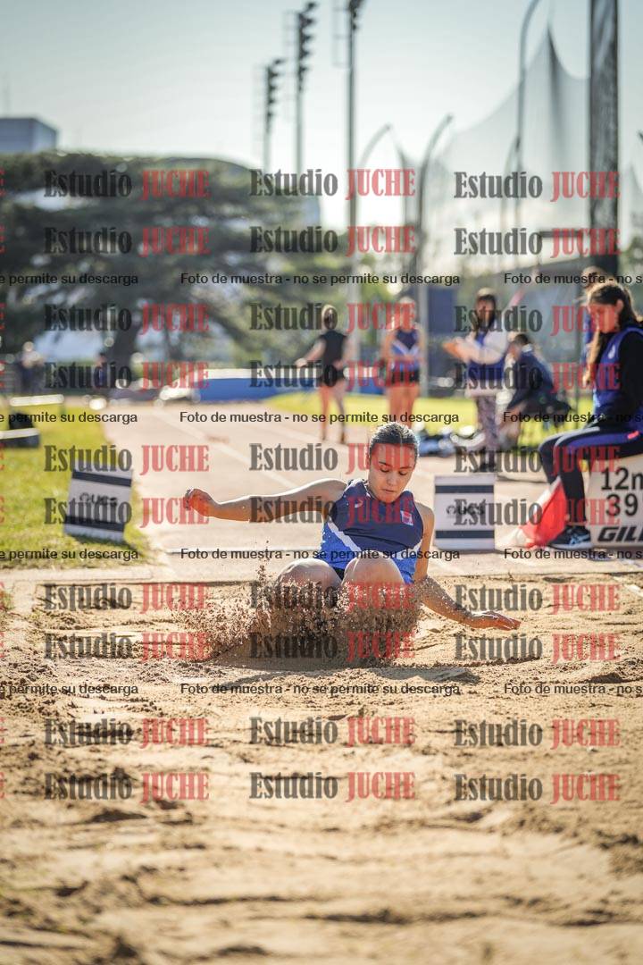 Fotos del salto en largo de mujeres