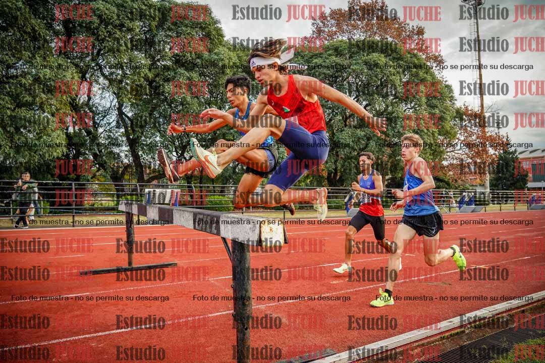 Fotos de los 3000 m con obstáculos de varones