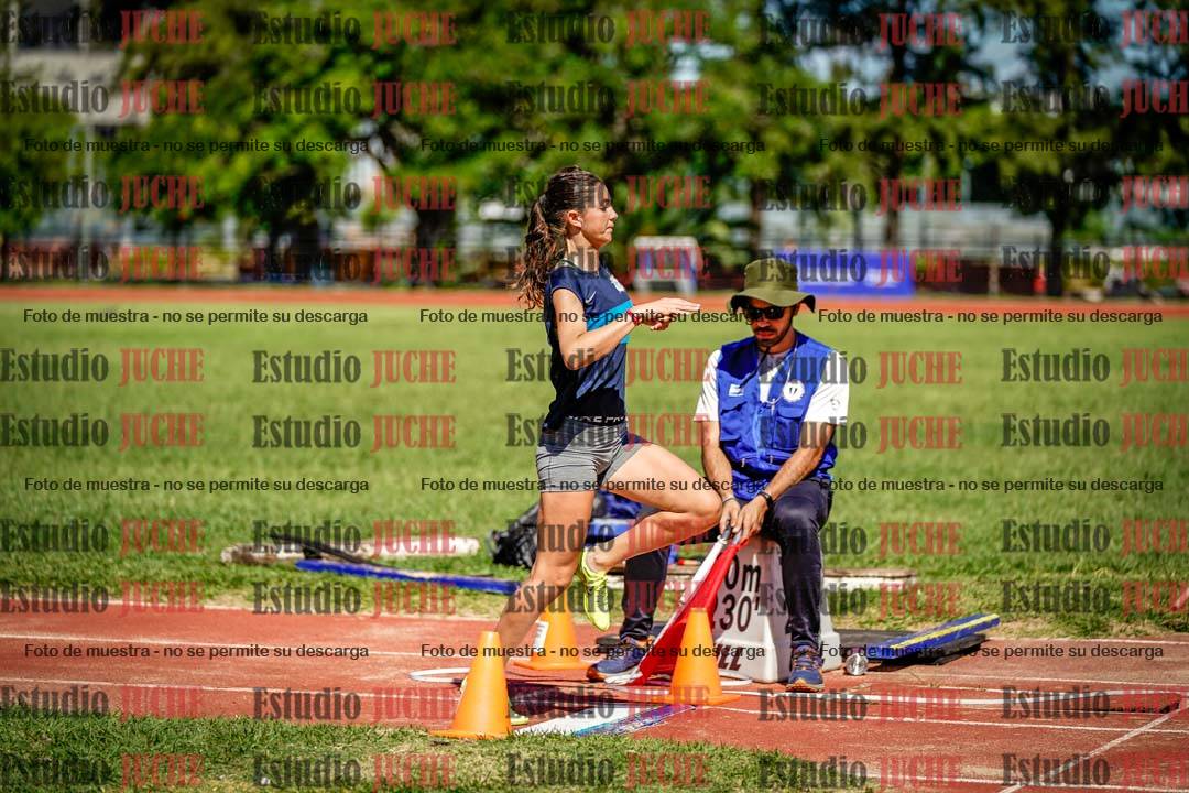 Fotos del salto en largo de mujeres