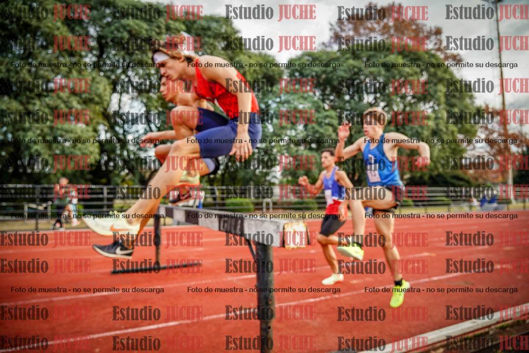 Fotos de los 3000 m con obstáculos de varones