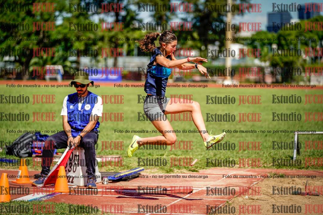 Fotos del salto en largo de mujeres