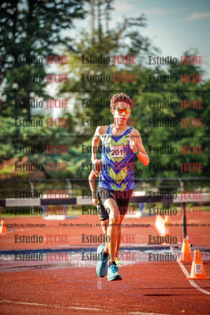 Fotos de los 2000 m con obstáculos de varones
