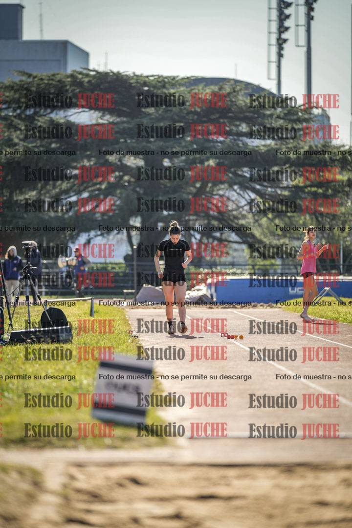 Fotos del salto en largo de mujeres