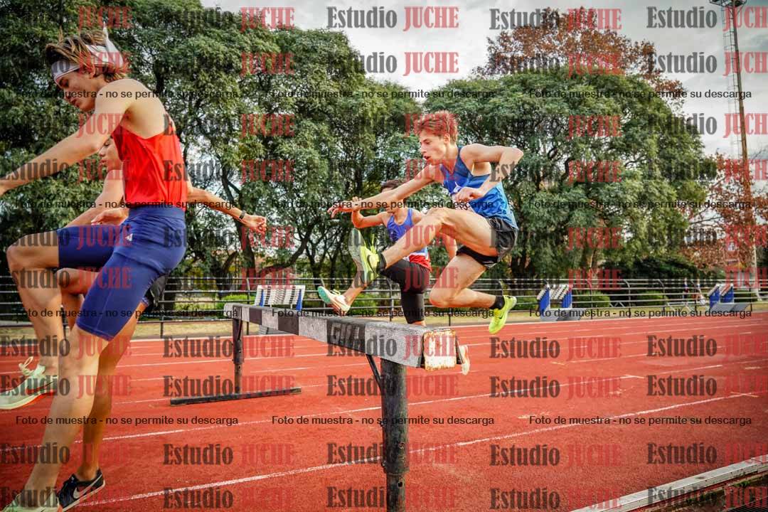 Fotos de los 3000 m con obstáculos de varones
